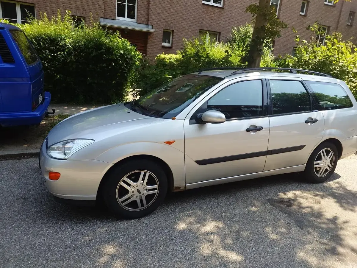 Gebraucht Ford Focus 100 PS (73 kW) 2001 Silber Kombi