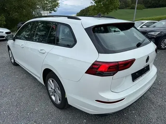 Second-hand VW Golf VIII Life 110 CP (80 kW) 2022 Alb Break
