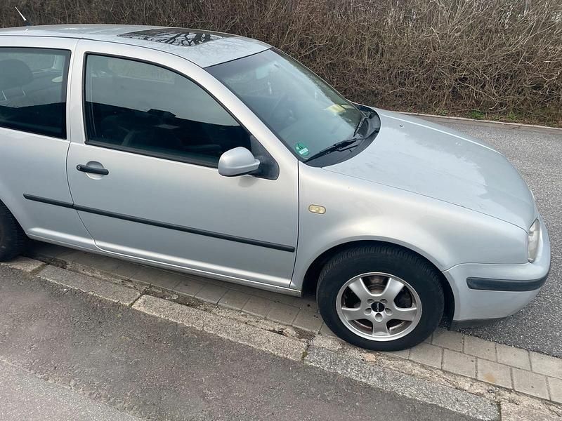 Gebraucht VW Golf III 85 PS (62 kW) 1999 Silber Kleinwagen