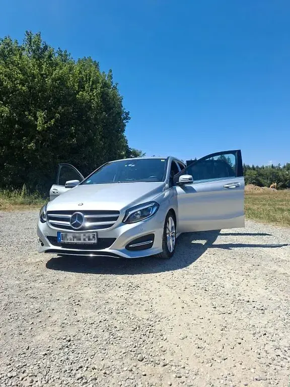 Gebraucht Mercedes B200 Urban 136 PS (100 kW) 2016 Silber Kleinwagen