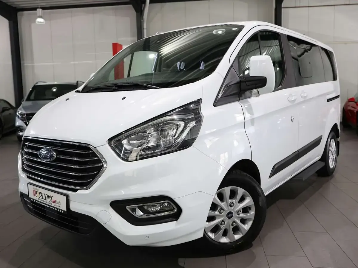 Gebraucht Ford Tourneo 131 PS (96 kW) 2023 Frozen white Van / Kleinbus