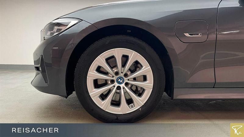 Gebraucht BMW 330e Advantage 292 PS (214 kW) 2021 Grau Limousine