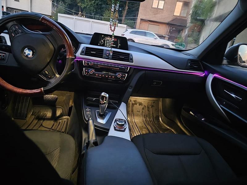 Gebraucht BMW 318 150 PS (110 kW) 2016 Silber Kombi