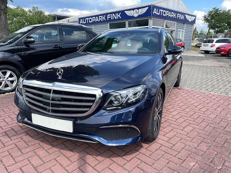 Blau Gebraucht 2019 Mercedes E300 Exclusive Kombi | 25.900 € (Guter Preis) - Bild 1/4