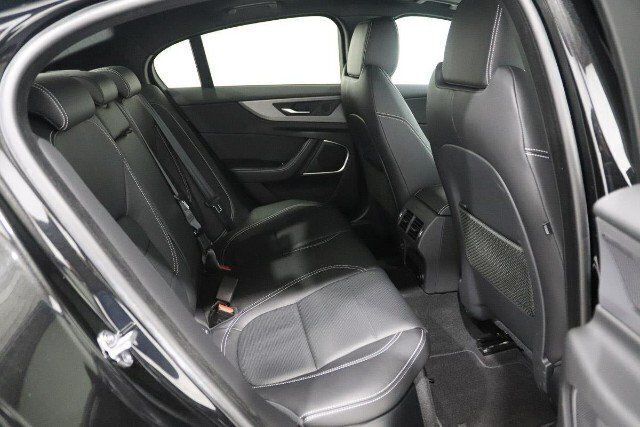 Gebraucht Jaguar XE R-Dynamic 179 PS (131 kW) 2019 Schwarz Limousine