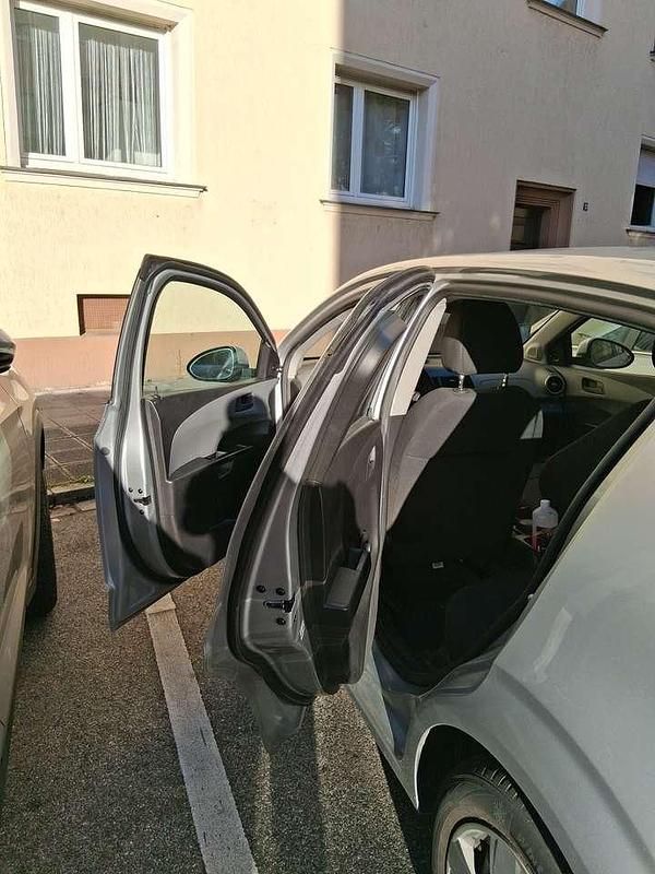 Gebraucht Chevrolet Aveo LT 86 PS (63 kW) 2013 Silber Limousine