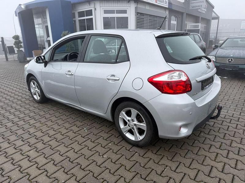 Gebraucht Toyota Auris Edition 132 PS (97 kW) 2011 Silber Kleinwagen