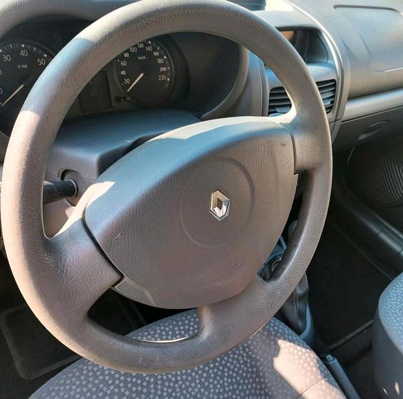 Używany Renault Clio II 75 KM (55 kW) 2011 Czarny Sedan/Limuzyna