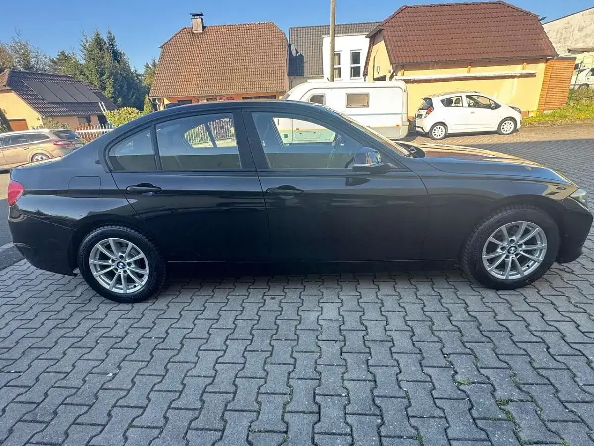 Gebraucht BMW 320 Efficient Dynamics 170 PS (125 kW) 2014 Black sapphire metallic Limousine