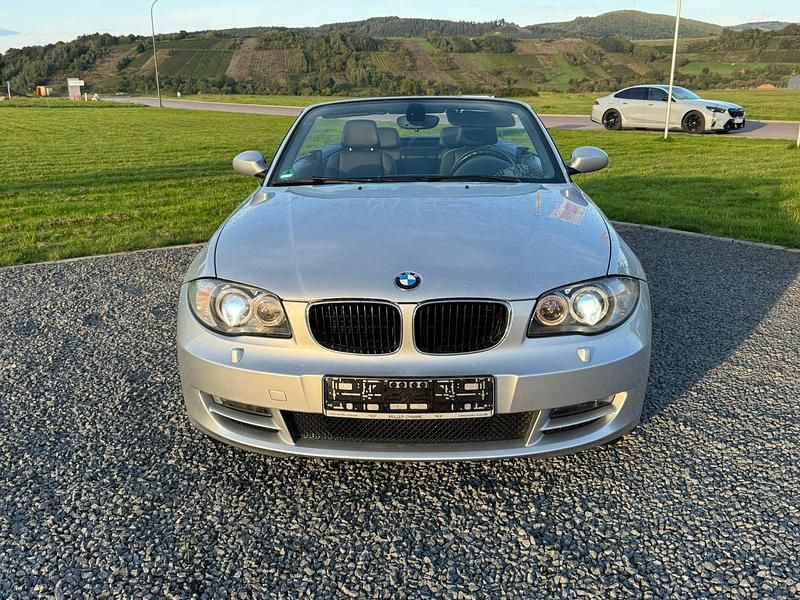 Silber Gebraucht 2010 BMW 118 Cabriolet Cabrio | 3.900 € (Guter Preis) - Bild 1/4