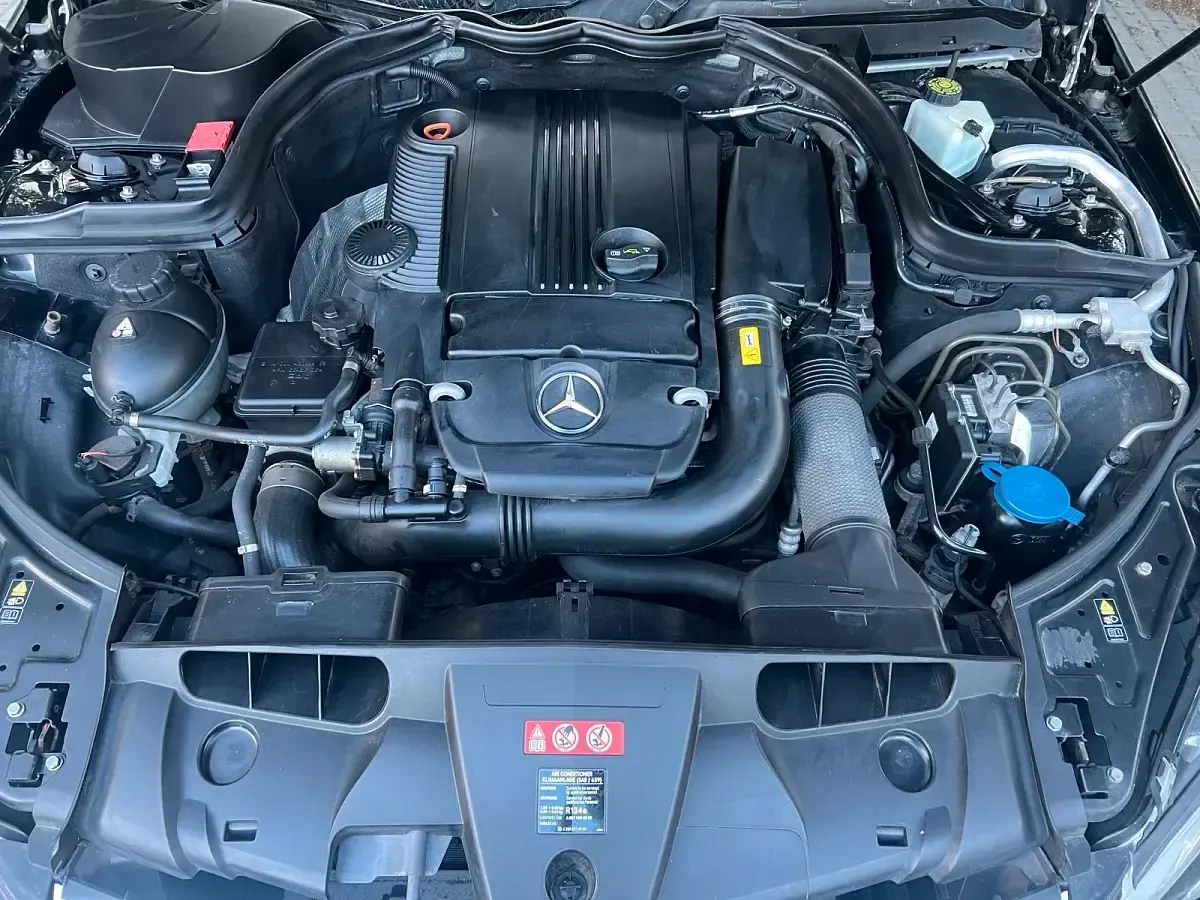 Gebraucht Mercedes E200 184 PS (135 kW) 2011 Schwarz Coupé
