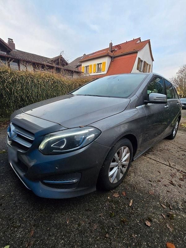 Gebraucht Mercedes B180 109 PS (80 kW) 2016 Grau Van / Kleinbus