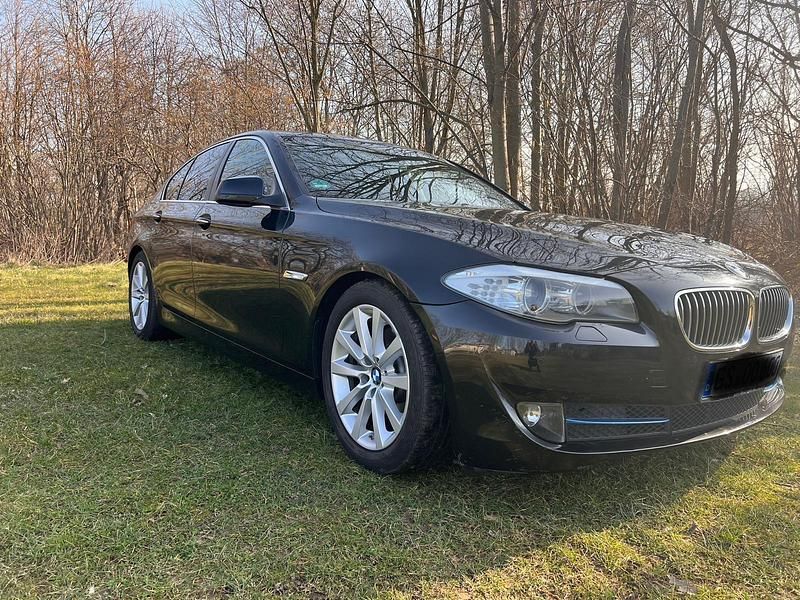 Gebraucht BMW 520 184 PS (135 kW) 2011 Schwarz Limousine