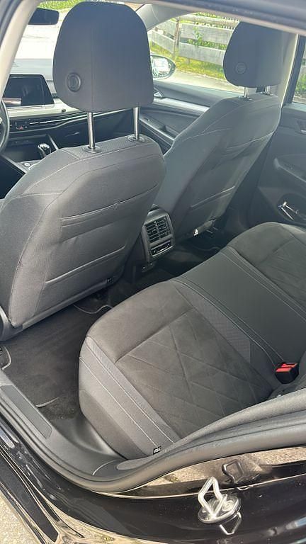 Gebraucht VW Golf VIII Move 150 PS (110 kW) 2023 Schwarz Limousine