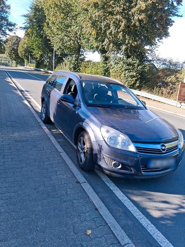Grau Gebraucht 2009 Opel Astra Kombi | 2.900 € (Fairer Preis) - Bild 1/4