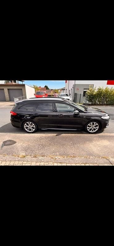 Gebraucht Ford Mondeo Titanium 160 PS (117 kW) 2019 Schwarz Kombi
