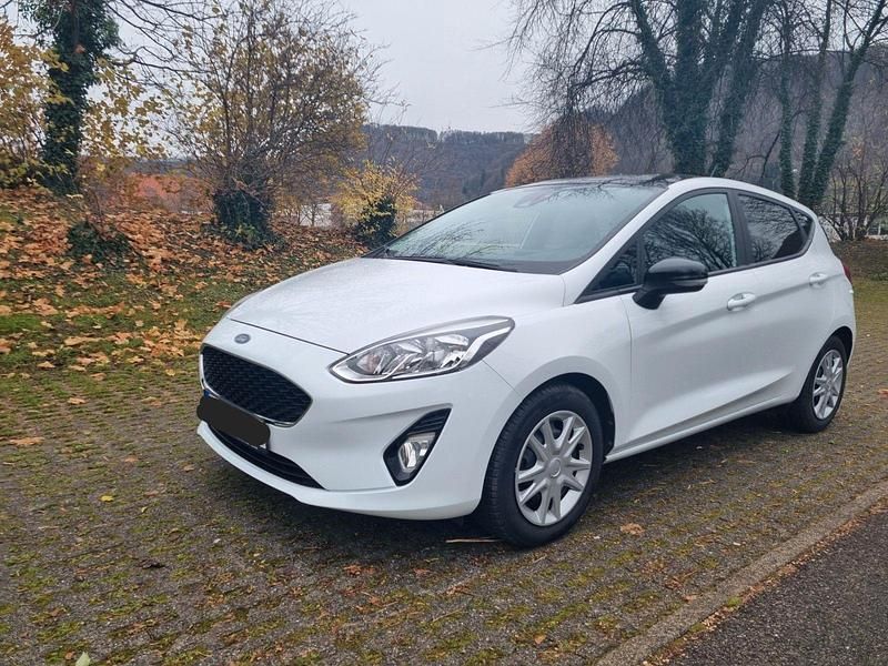 Weiß Gebraucht 2018 Ford Fiesta Cool & Connect Kleinwagen | 9.800 € (Fairer Preis) - Bild 1/4
