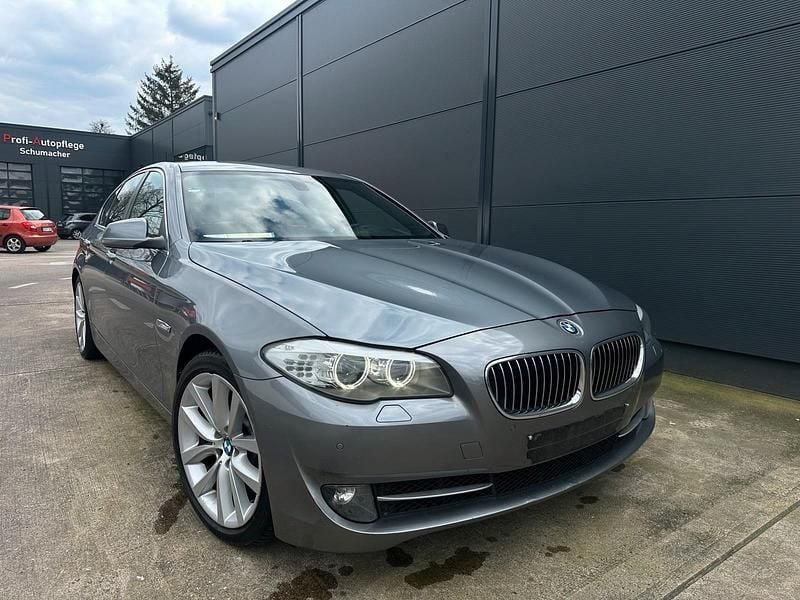 Gebraucht BMW 520 184 PS (135 kW) 2013 Grau Limousine