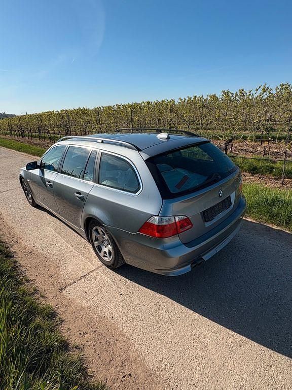 Gebraucht BMW 525 192 PS (141 kW) 2005 Grau Kombi