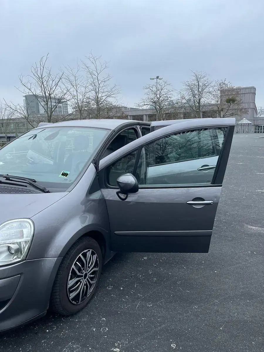 Usado Renault Modus Dynamique 111 CV (81 kW) 2009 Gris Monovolumen