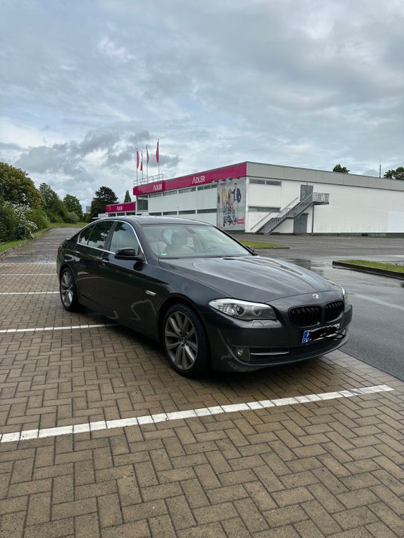 Grau Gebraucht 2011 BMW 535 Limousine | 14.500 € (Superpreis) - Bild 1/4
