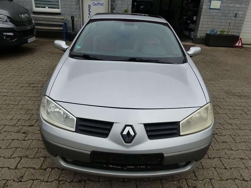 Platingrau Gebraucht 2005 Renault Mégane Cabriolet Dynamique Cabrio | 790 € (Superpreis) - Bild 1/4