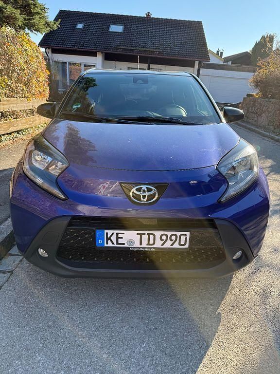 Blau Gebraucht 2022 Toyota Aygo Pulse Kleinwagen | 13.450 € (Guter Preis) - Bild 1/4