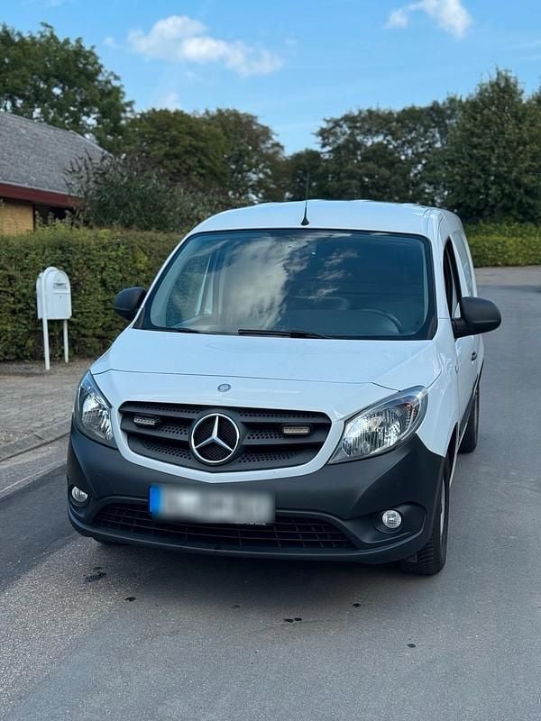 Weiß Gebraucht 2014 Mercedes Citan 108 Van / Kleinbus | 6.900 € (Fairer Preis) - Bild 1/4