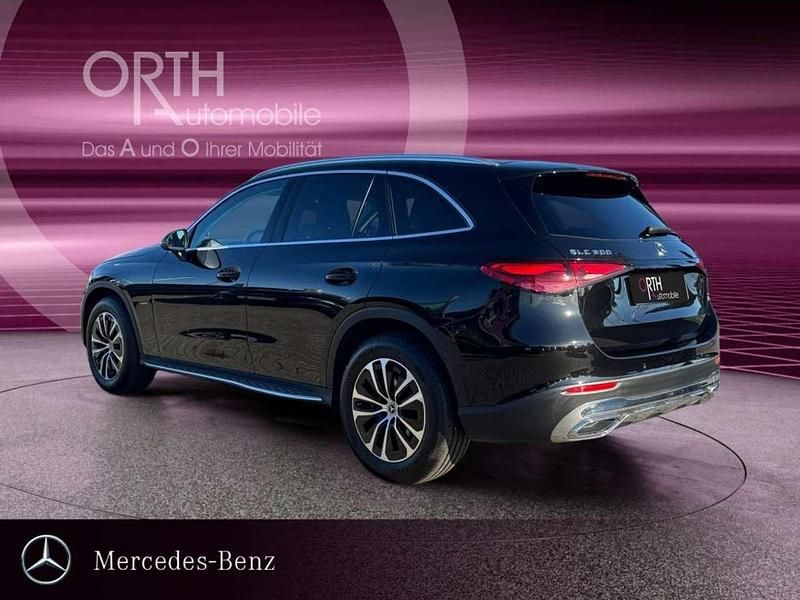Gebraucht Mercedes GLC200 Avantgarde 204 PS (150 kW) 2024 Schwarz SUV