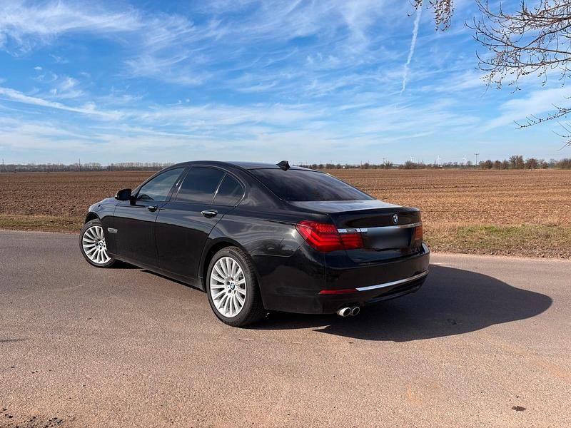 Gebraucht BMW 730 258 PS (189 kW) 2013 Limousine