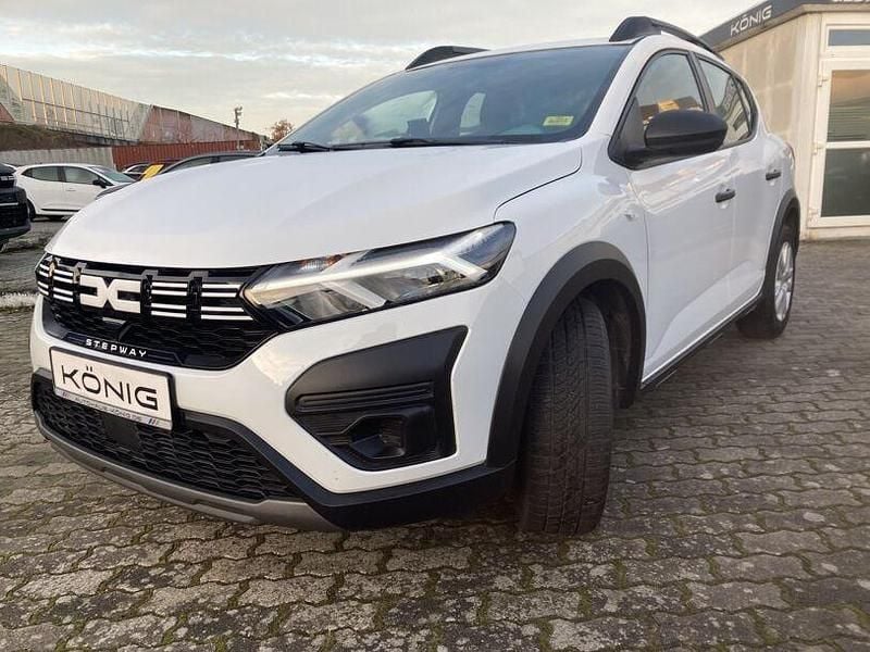 Gletscherweiss Gebraucht 2024 Dacia Sandero Essentiel Limousine | 14.990 € (Guter Preis) - Bild 1/4