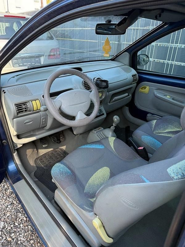 Używany Renault Twingo 58 KM (42 kW) 2000 Niebieski Hatchback
