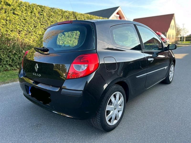 Gebraucht Renault Clio II 88 PS (64 kW) 2006 Schwarz Kleinwagen