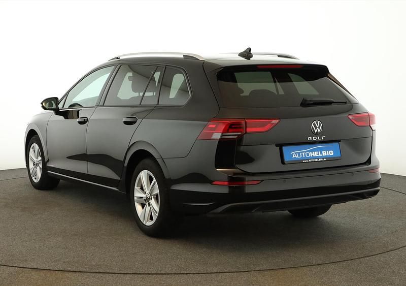 Gebraucht VW Golf VIII Life 150 PS (110 kW) 2023 Deep black perleffekt Kombi