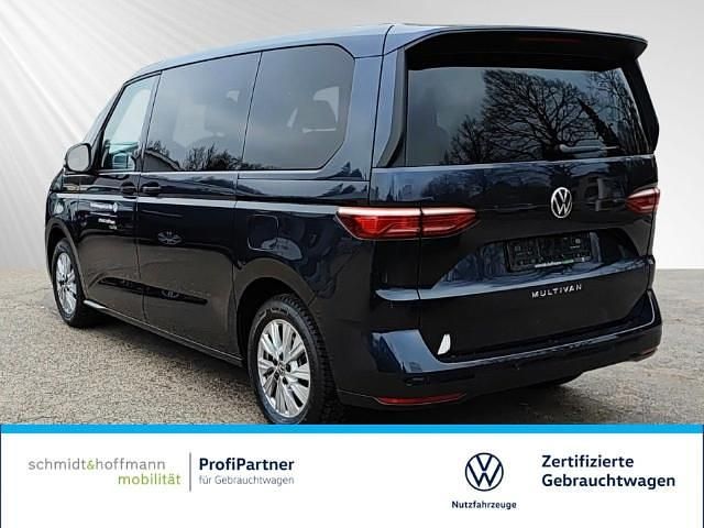Second-hand VW Multivan 150 CP (110 kW) 2022 Albastru Monovolum