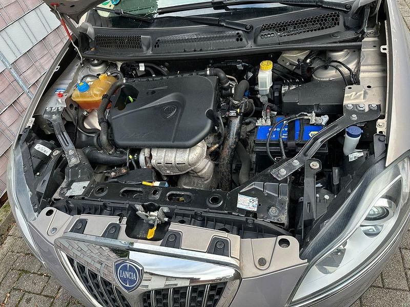 Usata Lancia Delta 120 CV (88 kW) 2010 Utilitaria