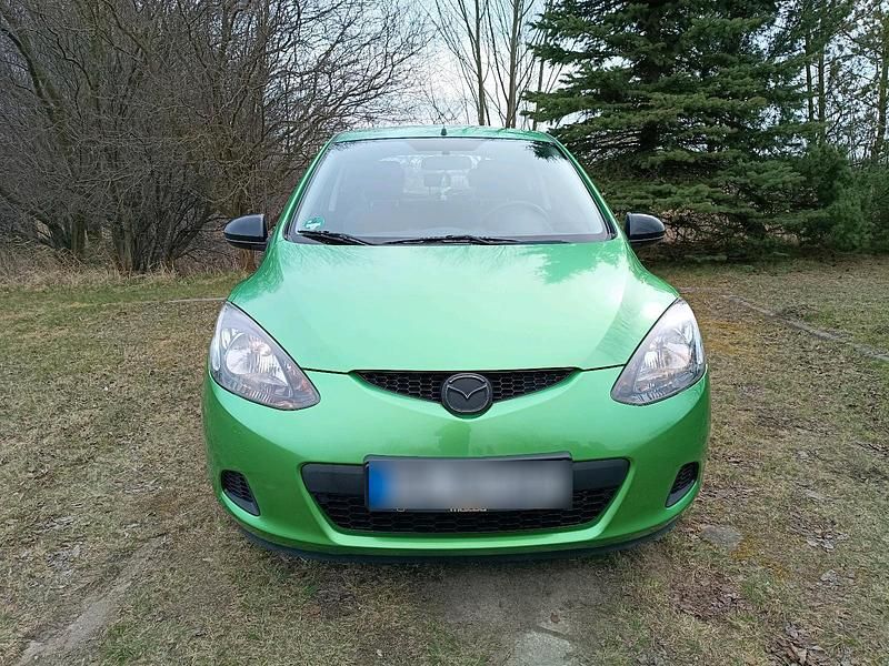 Gebraucht Mazda 2 75 PS (55 kW) 2010 Grün Kleinwagen
