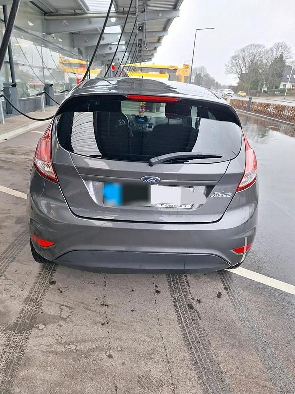 Gebraucht Ford Fiesta Celebration 82 PS (60 kW) 2017 Grau Kleinwagen