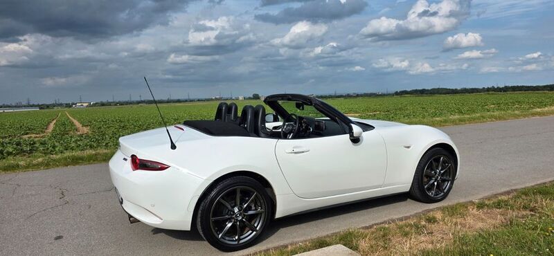 Weiß Gebraucht 2016 Mazda MX5 Sports-Line Cabrio | 18.700 € (Guter Preis) - Bild 1/4
