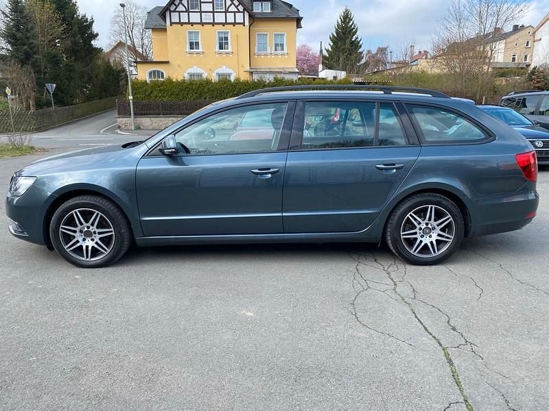 Gebraucht Skoda Superb 140 PS (102 kW) 2015 Grau Kombi