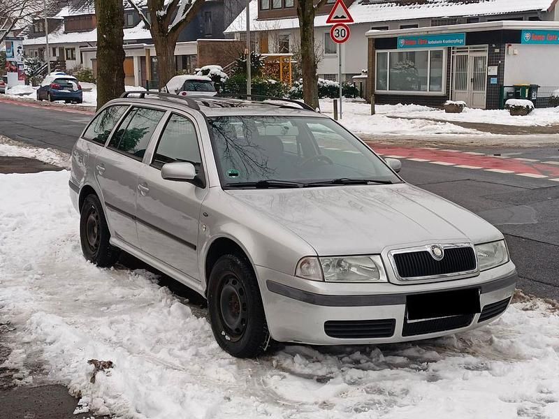Silber Gebraucht 2002 Skoda Octavia Ambiente Kombi | 1.100 € (Superpreis) - Bild 1/4
