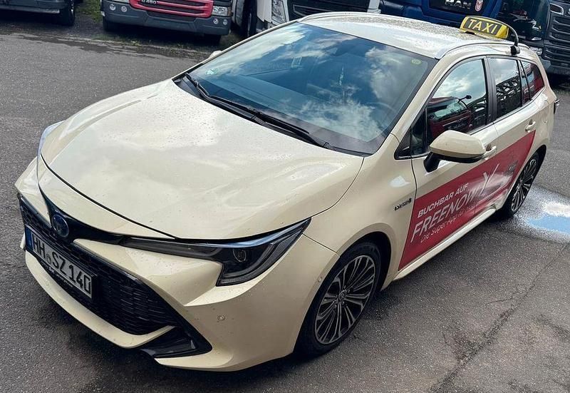 Weiß Gebraucht 2023 Toyota Corolla Comfort Kombi | 18.000 € (Guter Preis) - Bild 1/4