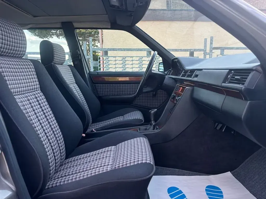 Gebraucht Mercedes 200 1993 Braun Limousine