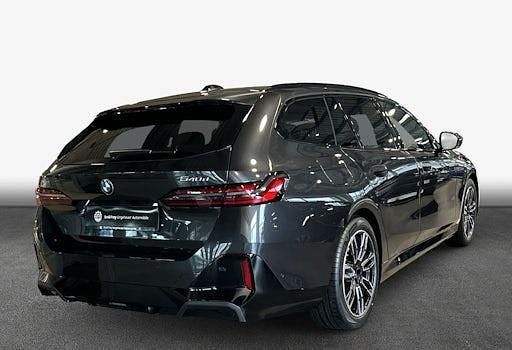 Neu BMW 540 303 PS (222 kW) 2025 Grau Kombi