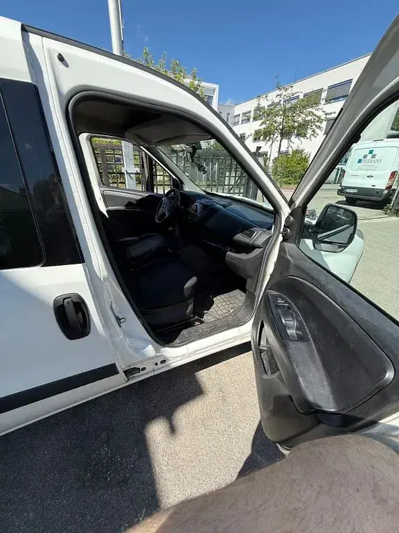 Gebraucht Opel Combo Selection 95 PS (69 kW) 2017 Weiß Van / Kleinbus