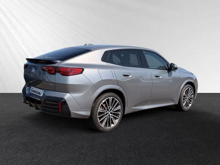 Gebraucht BMW X2 M Sport 150 PS (110 kW) 2024 Skyscraper grau metallic SUV