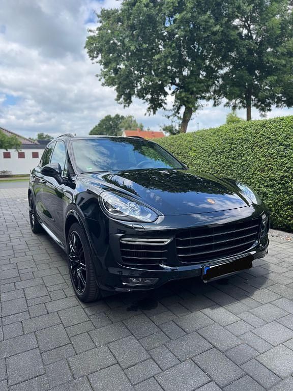 Schwarz Gebraucht 2016 Porsche Cayenne GTS SUV | 32.890 € (Superpreis) - Bild 1/4