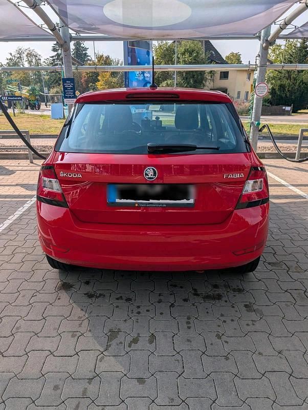 Rot Gebraucht 2018 Skoda Fabia Cool Plus Limousine | 8.500 € (Guter Preis) - Bild 1/4
