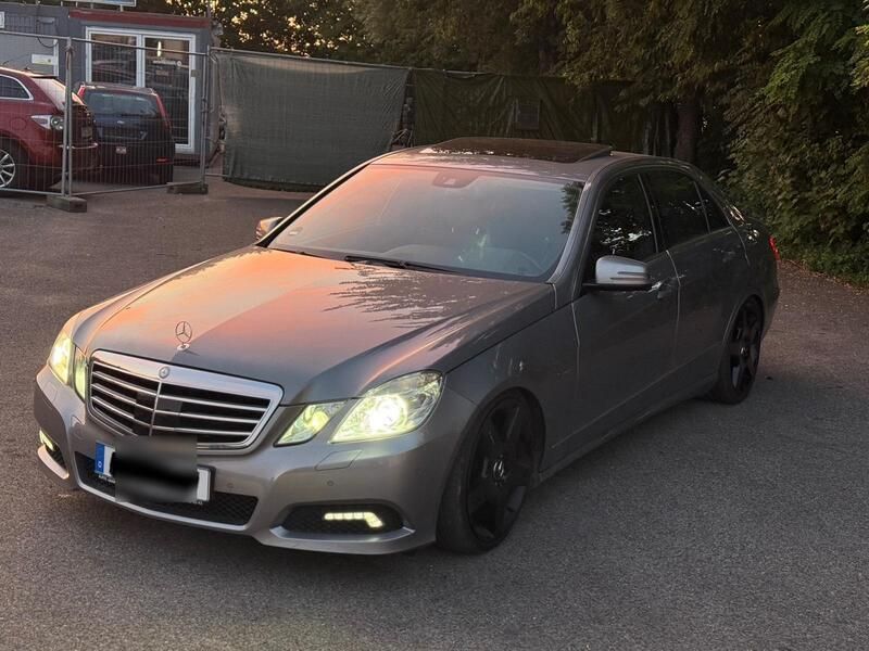 Silber Gebraucht 2009 Mercedes E350 Limousine | 6.300 € (Superpreis) - Bild 1/4