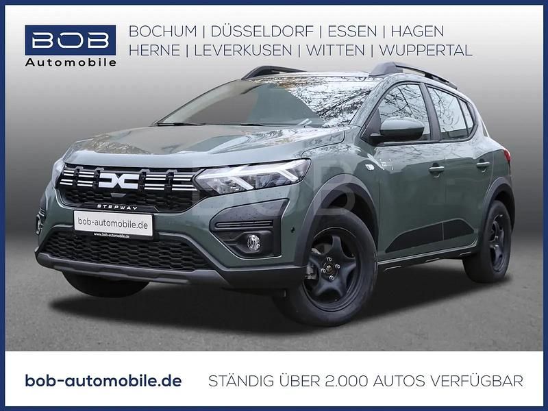 Grün Gebraucht 2025 Dacia Sandero Expression Limousine | 17.333 € (Guter Preis) - Bild 1/3